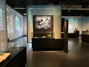 Read more about the article ‘The greatest theft in history’: a new exhibition in Amsterdam offers an unprecedented account of Nazi looting