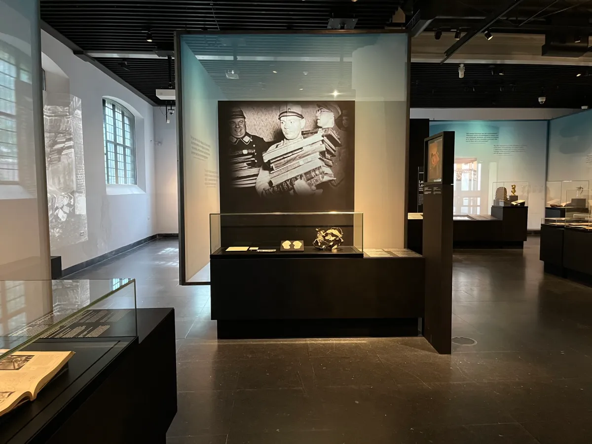 You are currently viewing ‘The greatest theft in history’: a new exhibition in Amsterdam offers an unprecedented account of Nazi looting