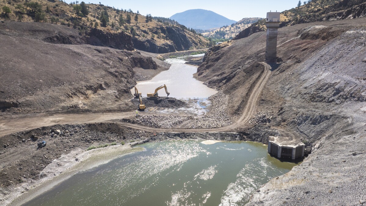 You are currently viewing Salmon will soon swim freely in the Klamath River for first time in a century once dams are removed