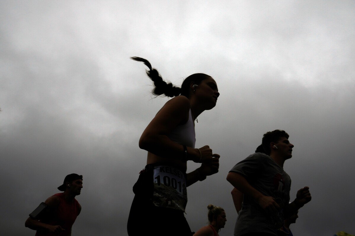 You are currently viewing Runners are used to toughing it out. A warming climate can make that deadly