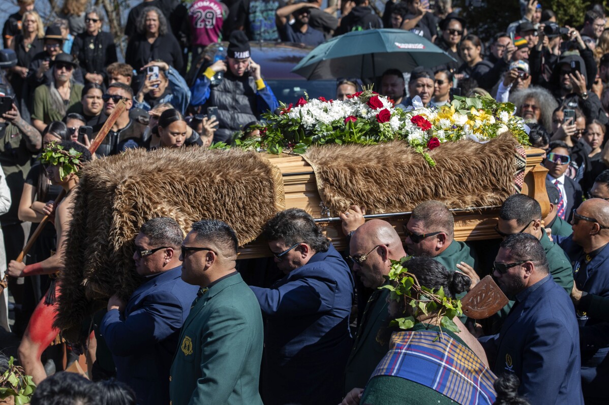 You are currently viewing A Māori king who urged racial unity in New Zealand is laid to rest and a new queen rises