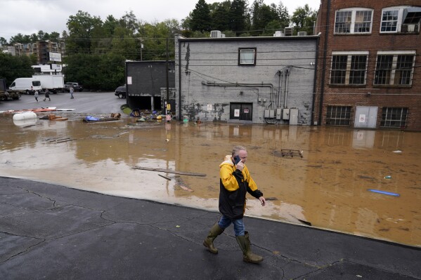 You are currently viewing Many schools are still closed weeks after Hurricane Helene. Teachers worry about long-term impact