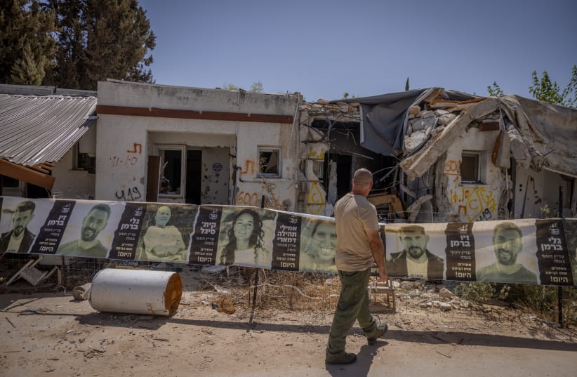 You are currently viewing Mothers play a pivotal role in reducing PTSD among children in southern Israel, study finds