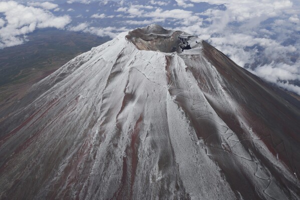 You are currently viewing It’s not official yet but Mount Fuji gets its trademark snowcap after the longest delay in 130 years