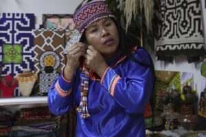 Read more about the article These Peruvian women left the Amazon, but their homeland still inspires their songs and crafts