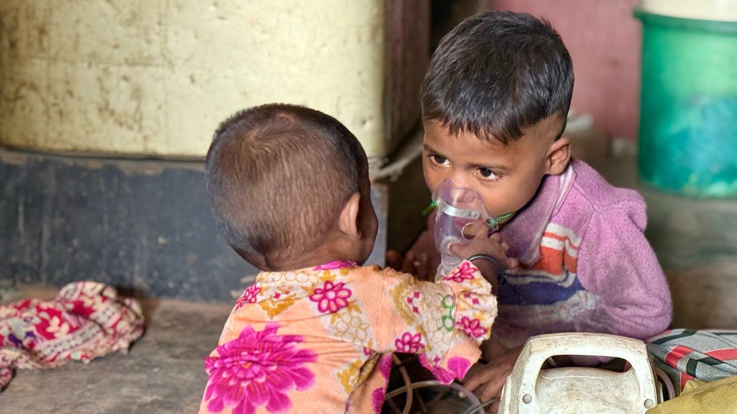 You are currently viewing Meet the kids struggling to breathe in India’s choked capital