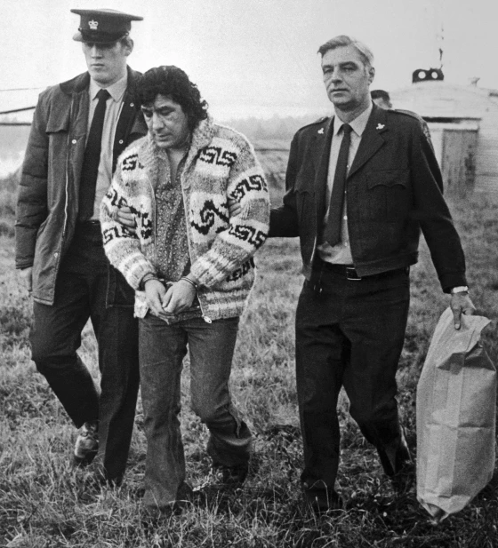 You are currently viewing Biden commutes life sentence of Leonard Peltier, Native American activist imprisoned for almost 50 years