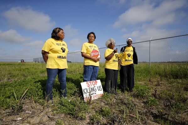 You are currently viewing In policy reversal, Trump eliminates help for Black and Latino communities hit harder by pollution