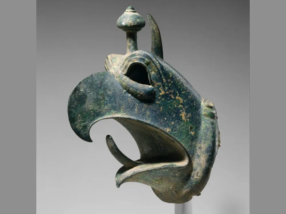 You are currently viewing The Met Returns Stolen Seventh-Century B.C.E. Bronze Griffin Head to Greece