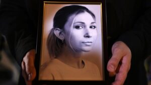 Read more about the article Body of Ukrainian journalist who died in Russian detention returned by Moscow with signs of torture