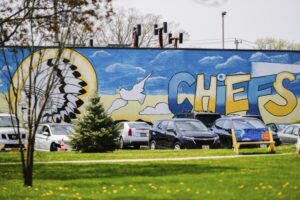 Read more about the article A town refuses to give up the school’s Native American mascot — and gets Trump’s support