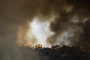 Read more about the article Smoke from climate-fueled wildfires contributed to thousands of US deaths over 15 years, study says