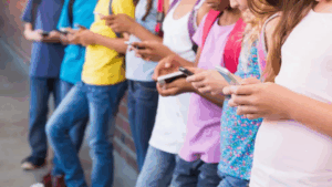 Read more about the article Childhood cell phone use poses potential public health risks