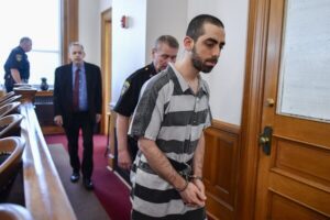 Read more about the article The man who stabbed author Salman Rushdie on stage has been sentenced to 25 years in prison