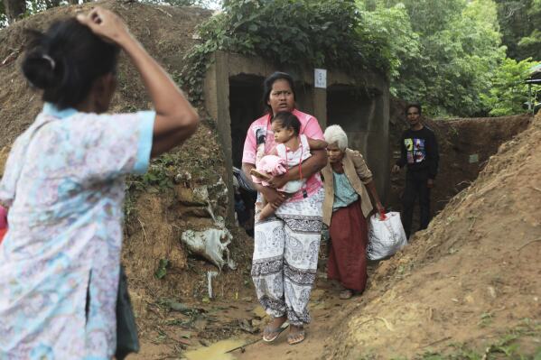 You are currently viewing Thai and Cambodian forces clash as escalating border dispute leaves at least 11 dead