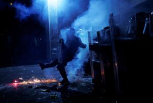 Read more about the article Serbian police use teargas to disperse anti-government protesters