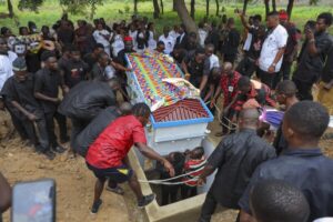 Read more about the article Ghana’s fantasy coffins are a colorful celebration of life and legacy