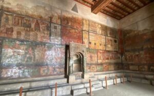 Read more about the article After years of war, world’s oldest synagogue paintings seen intact in Damascus