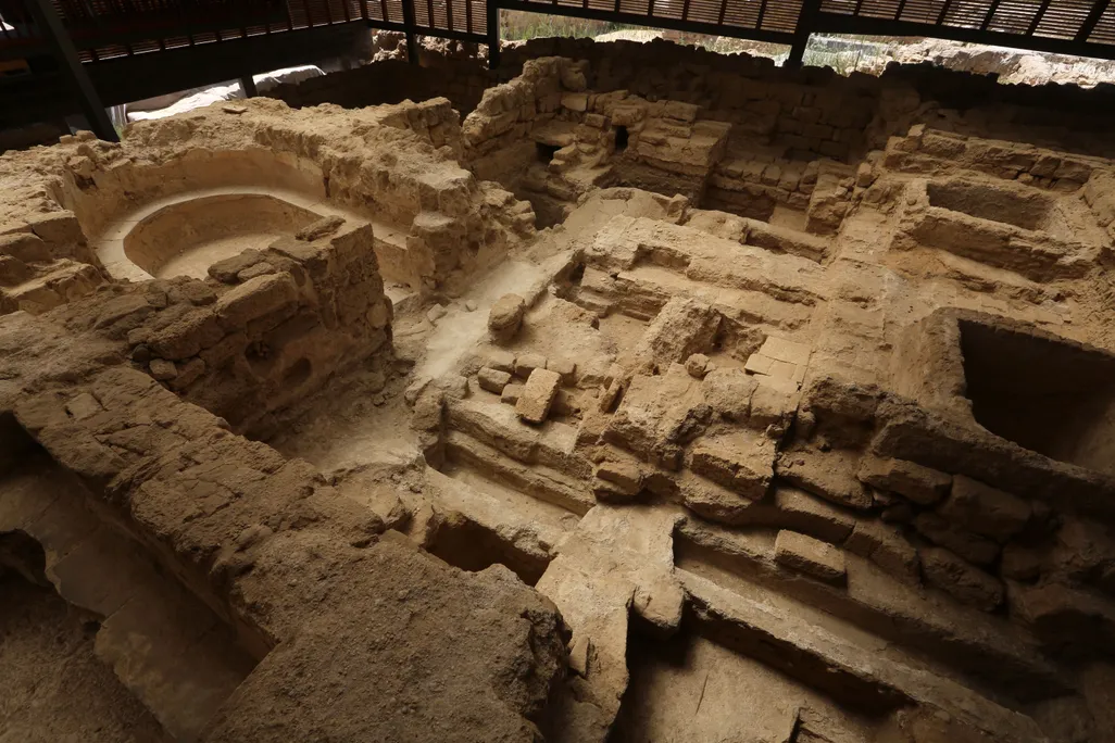 You are currently viewing Archaeologists in Gaza Rushed to Rescue Thousands of Ancient Artifacts From an Impending Airstrike