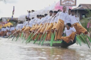 Read more about the article Spectacular lake festival in Myanmar shines despite political upheaval and natural disasters