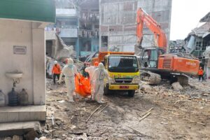 Read more about the article Indonesian rescuers search for missing students after school collapse kills 49