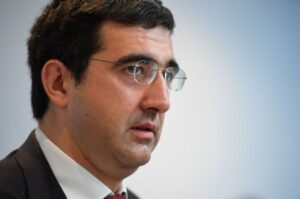 Read more about the article Former world chess champion Vladimir Kramnik investigated for bullying following death of grandmaster Daniel Naroditsky