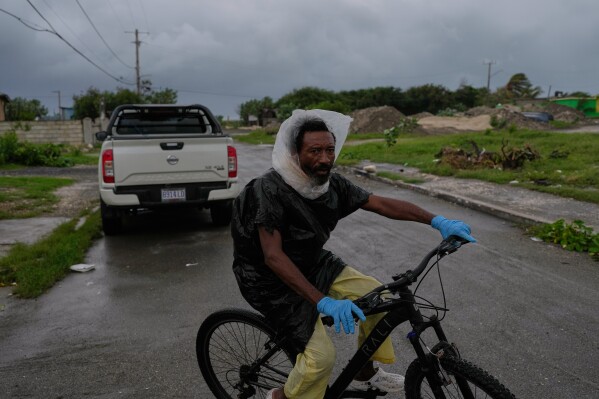 You are currently viewing Hurricane Melissa bears down on Jamaica and threatens to be the island’s strongest recorded storm