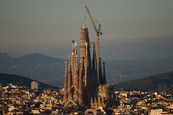 You are currently viewing Barcelona’s Sagrada Familia becomes the world’s tallest church