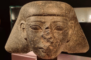 Read more about the article The Netherlands Will Return a Looted 3,500-Year-Old Stone Bust to Egypt