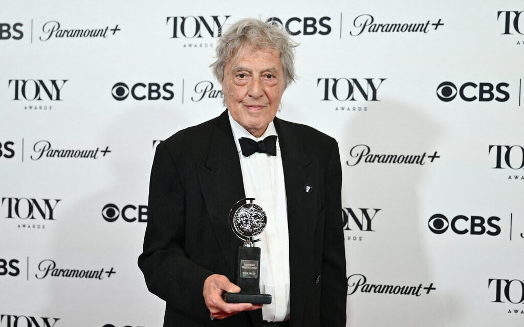 You are currently viewing Legendary British-Jewish playwright Tom Stoppard dies at 88