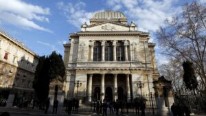 Read more about the article Rome synagogue and plaque memorializing terror victim vandalized