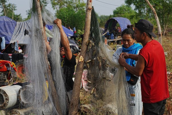 You are currently viewing Cambodia vows fierce fight against Thailand in their escalating border conflict
