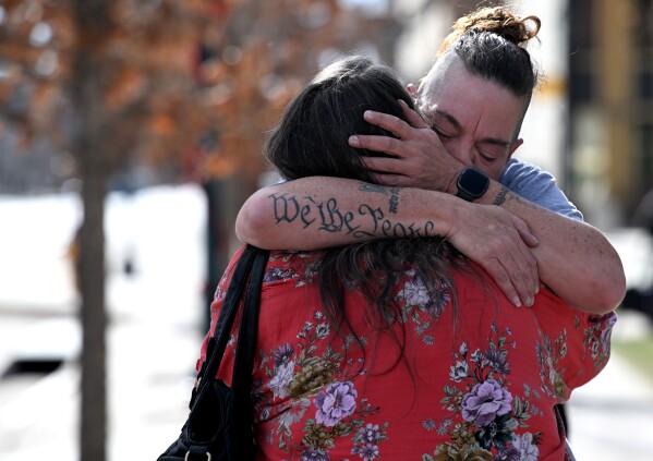 You are currently viewing Judge accepts plea deals from Colorado funeral home owners who acknowledged abusing 191 corpses