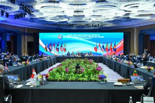 You are currently viewing Cambodia reports Thai air strikes as the 2 nations hold peace talks