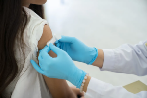 Read more about the article Positive Thinking Might Boost Your Immune System’s Responses to Vaccines, New Research Suggests