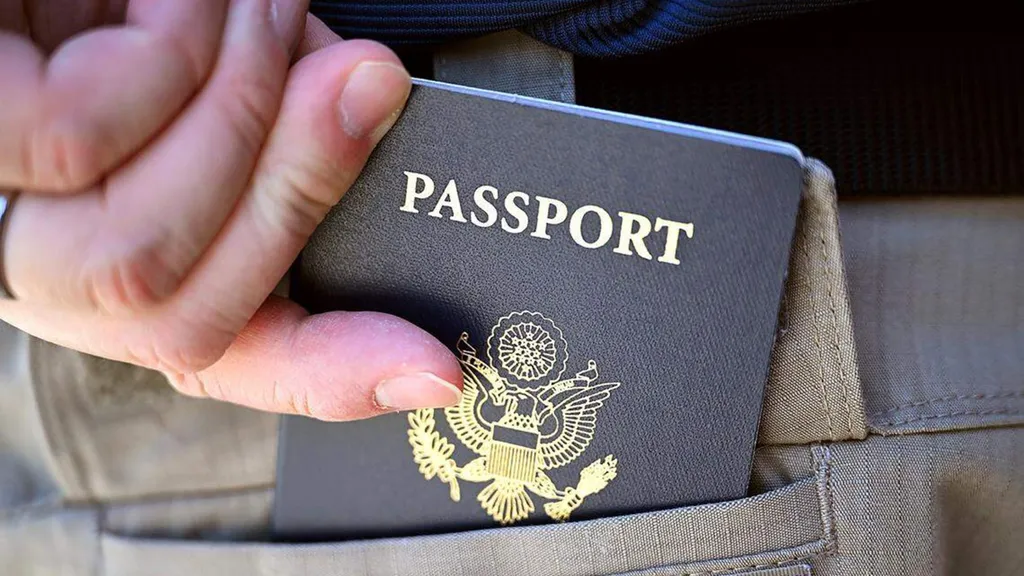 You are currently viewing US citizens are carrying passports amid ICE fears