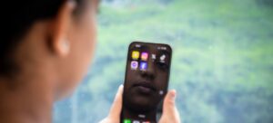 Read more about the article Human rights chief cautions against restricting social media access for children