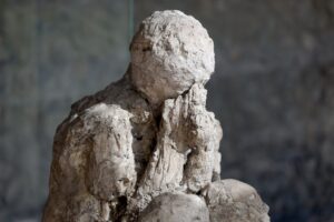 Read more about the article Haunting Casts Preserving Pompeii Victims’ Final Moments 2,000 Years Ago Go on Display in a Solemn New Exhibition