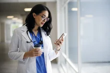 Read more about the article Digital Addiction Associated With Depression, Anxiety Among Clinicians