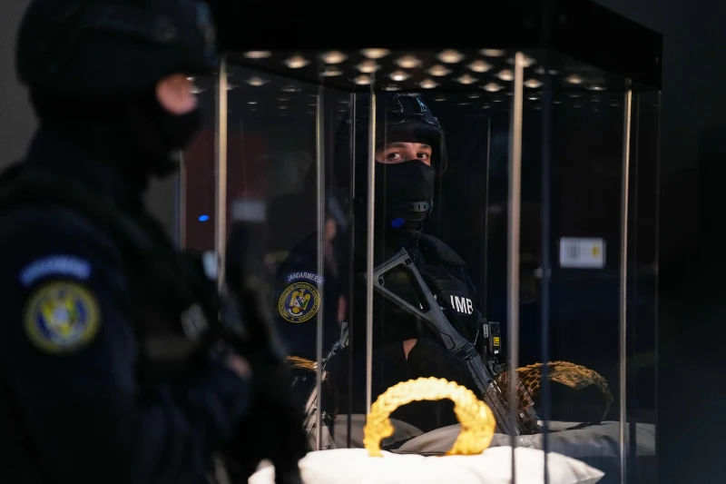 You are currently viewing Priceless 2,500-year-old golden helmet returned to Romania after Dutch museum raid