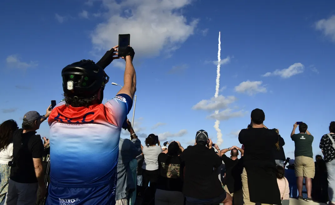 You are currently viewing Spectators Flocked to the Artemis 2 Launch to Witness History Being Made. One Awed Viewer Called It ‘the Best Thing Ever’