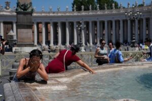 Read more about the article France reports 1,000 more deaths as heat breaks European records
