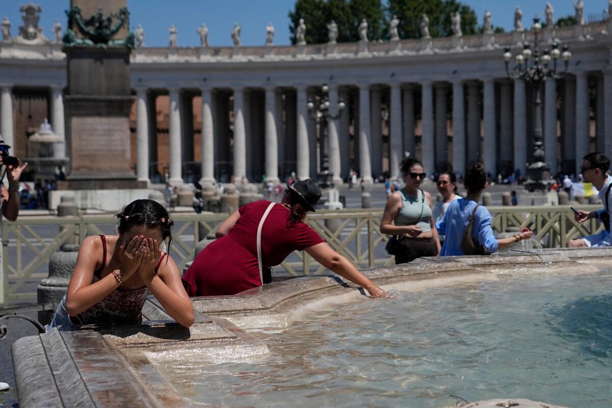 You are currently viewing France reports 1,000 more deaths as heat breaks European records