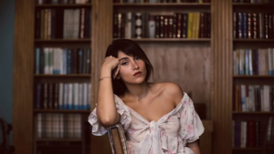 Read more about the article Iran sentences singer Parastoo Ahmadi, eight others to lashings over performance without hijab