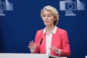 Read more about the article EU chief weighs age restrictions for children using social media