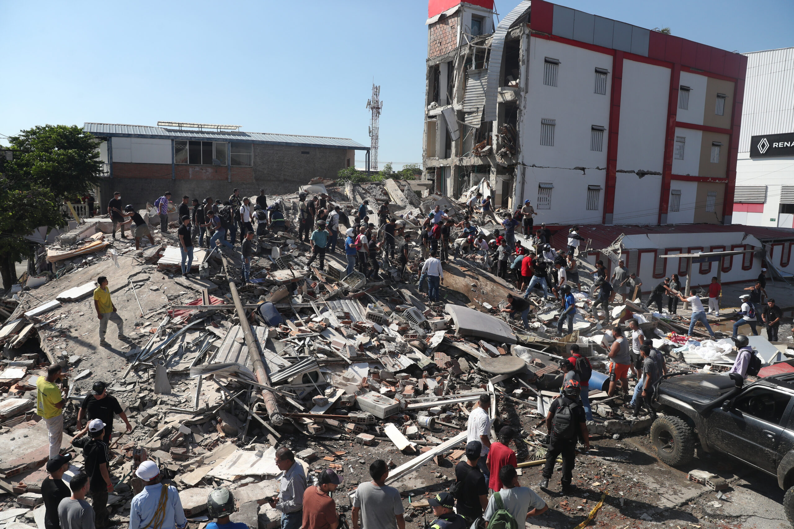 You are currently viewing Magnitude 7.4 quake hits western Colombia, killing at least 111 people