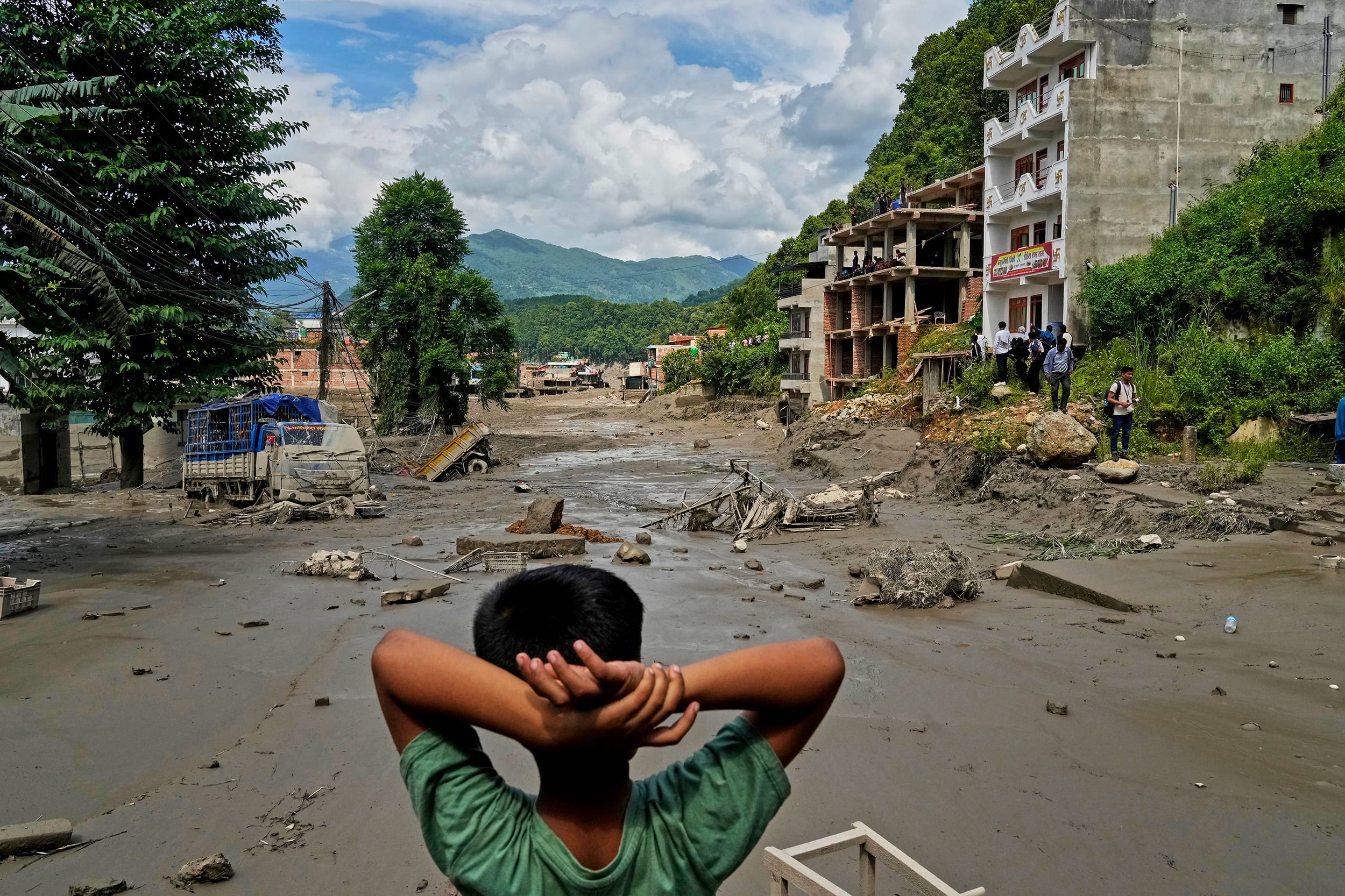 You are currently viewing Flash floods kill dozens and leave hundreds missing in Nepal