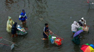 Read more about the article Bangkok declares city-wide disaster as third day of monsoon rain floods streets