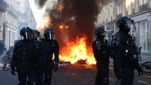 Read more about the article Riots erupt all across France